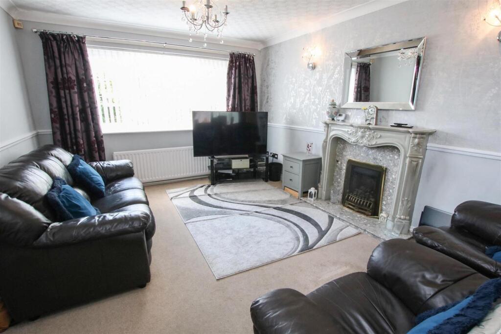 OPEN  PLAN LOUNGE &amp; DINING