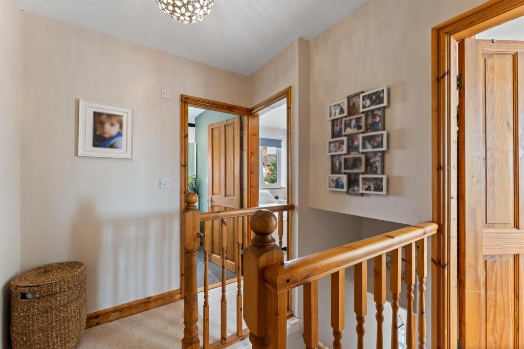 10 Rayleigh Avenue, Cheshire._.jpg