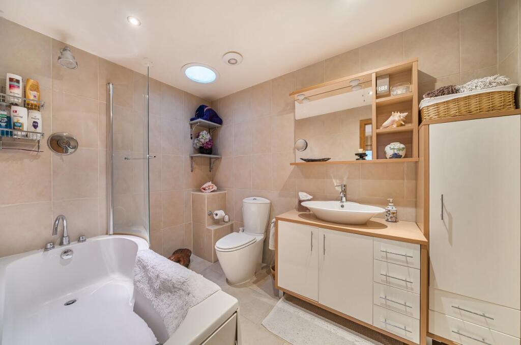 Davidson Frost-Wellings, DFW, Fallowfield, Bathroo