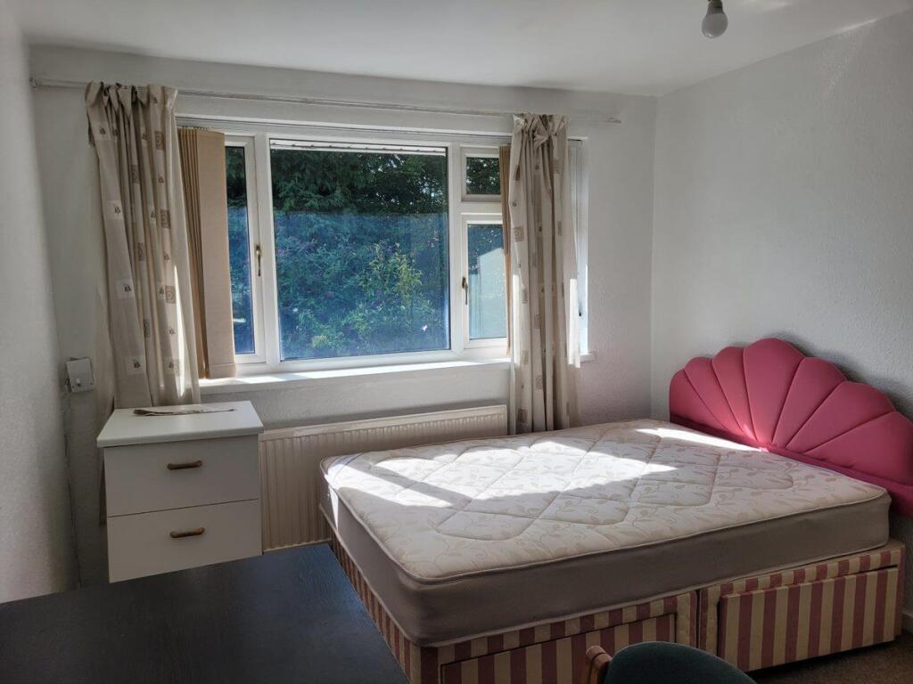 bedroom2.jpg
