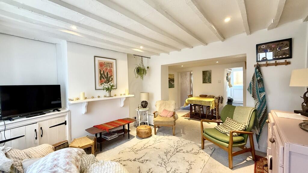 Lounge/dining roo...