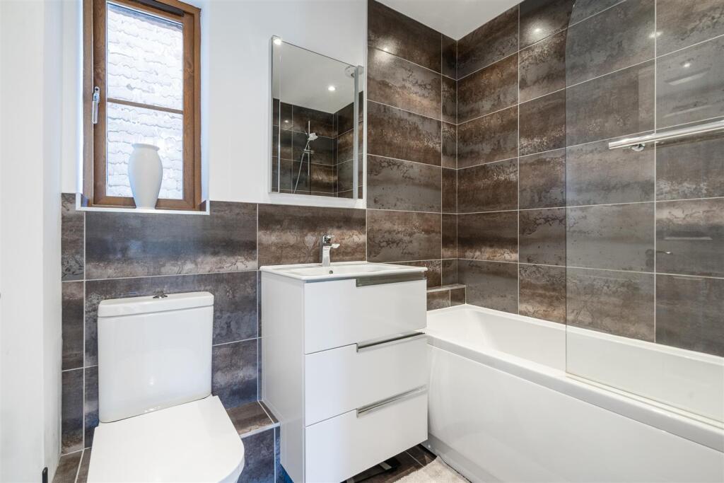 2 Enderby Close Bentley Heath_9.jpg