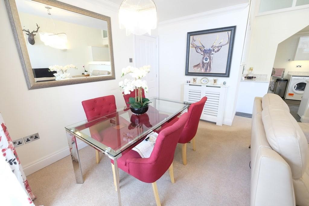 OPEN PLAN ROOM