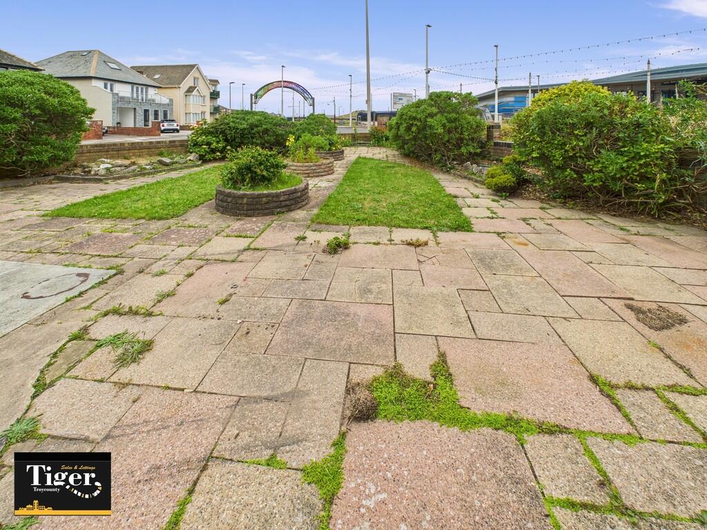 CAM02176G0-PR0611...