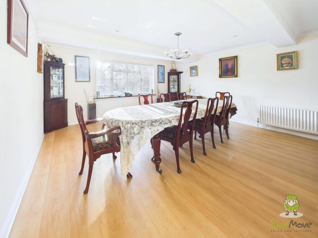 CAM01543G0-PR0169-STILL047