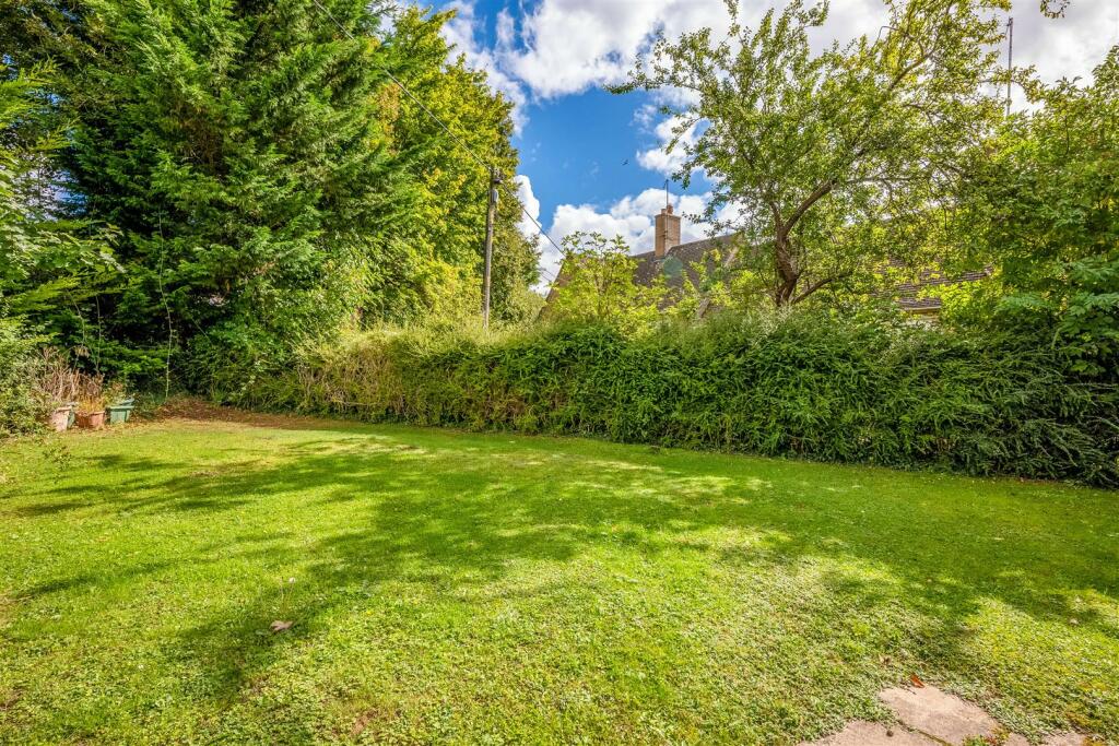 40 Hughes Close-11.jpg