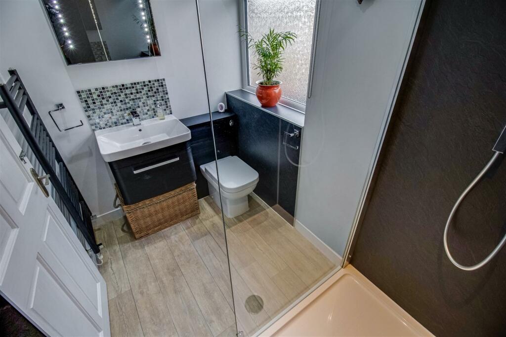 SHOWER ROOM/W.C.