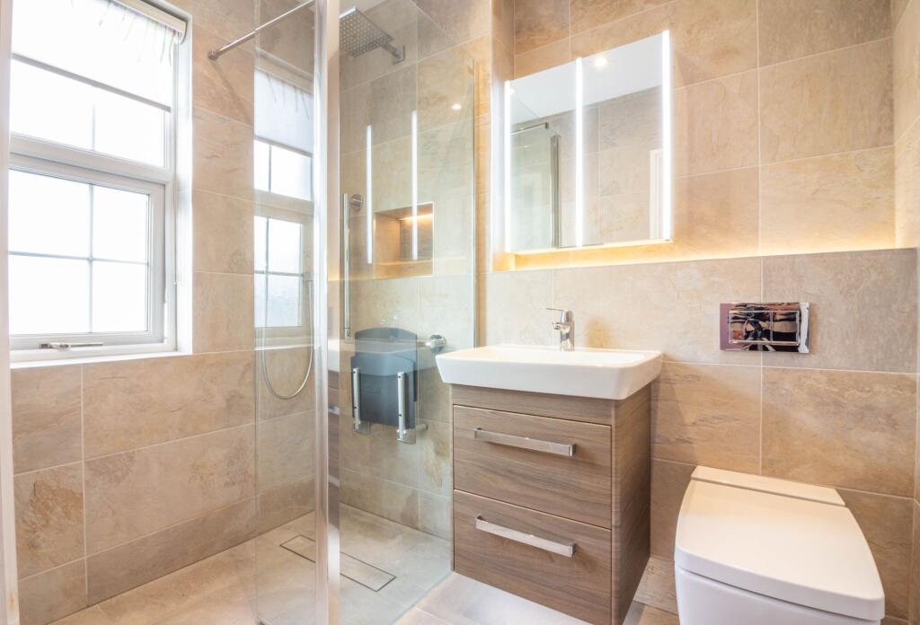 EN SUITE