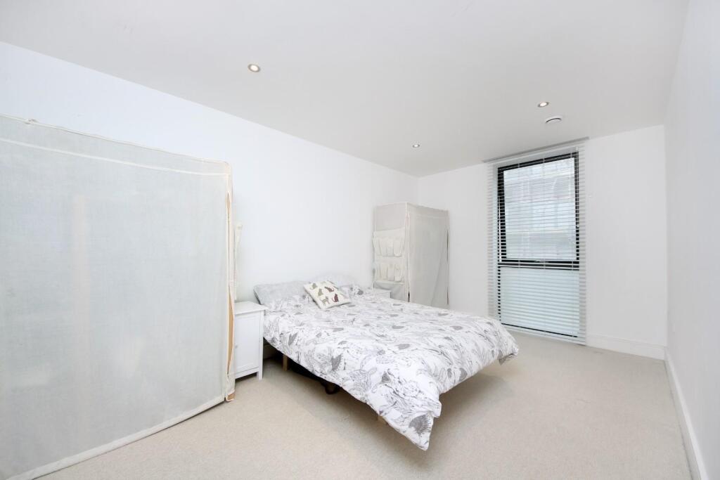 Bruce court -bedroom (1).jpg