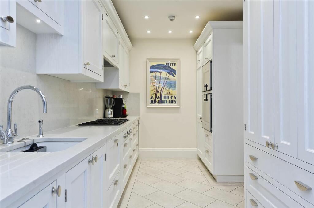 1b eaton sq-7023.jpg