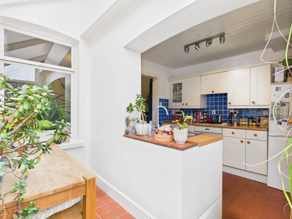 CAM01354G0-PR0569-STILL006