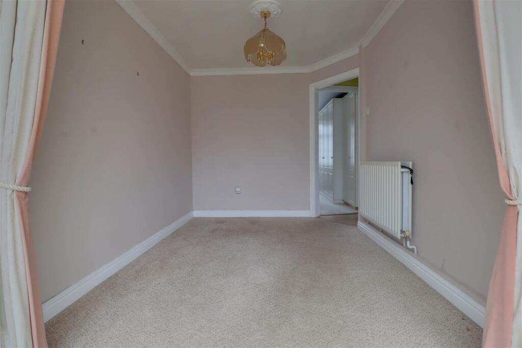 1 RETTENDON GARDENS-9.jpg