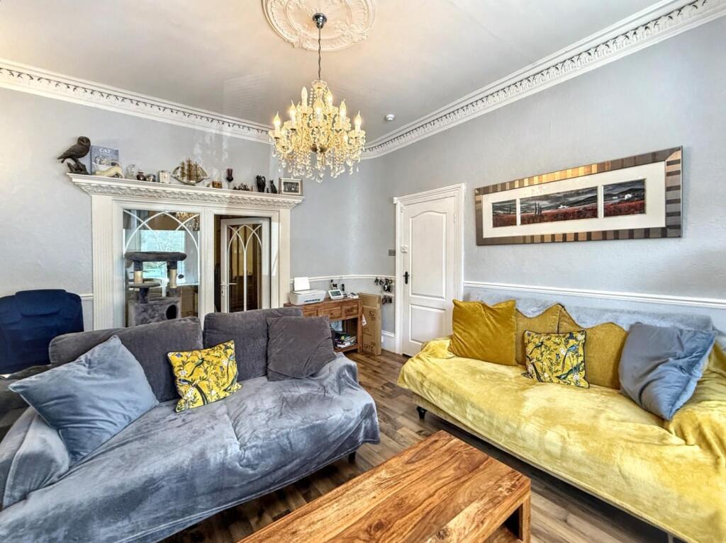 117 front liv room 2.jpg