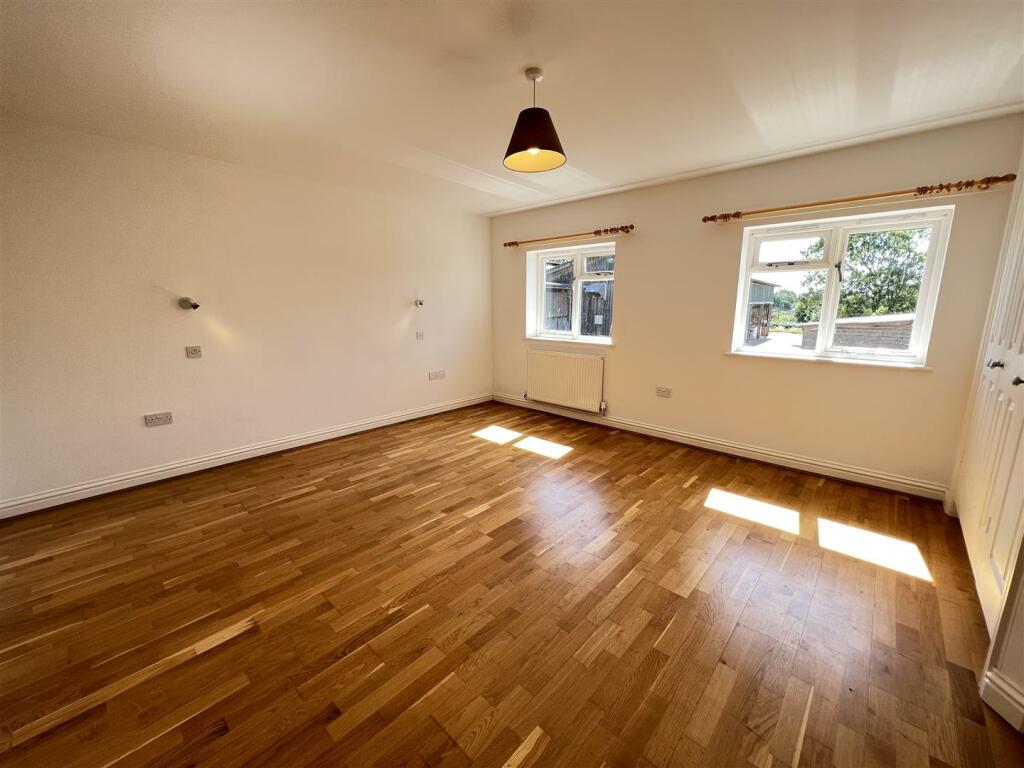 Bedroom 1.JPG