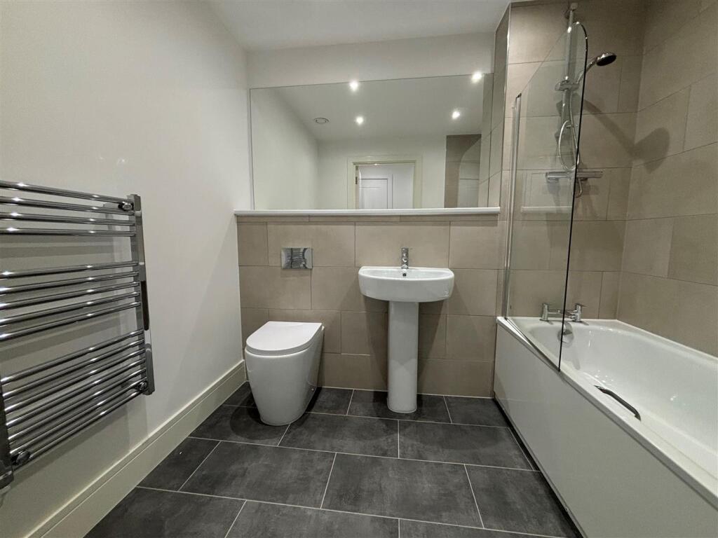 8 Studio bath.jpg