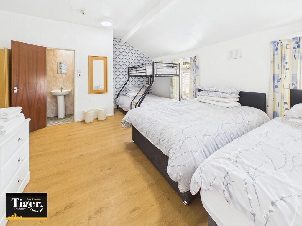 CAM02176G0-PR0547...