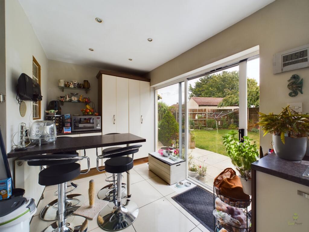 CAM01812G0-PR0082-STILL026