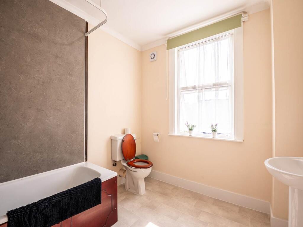 28Guildford_studenta