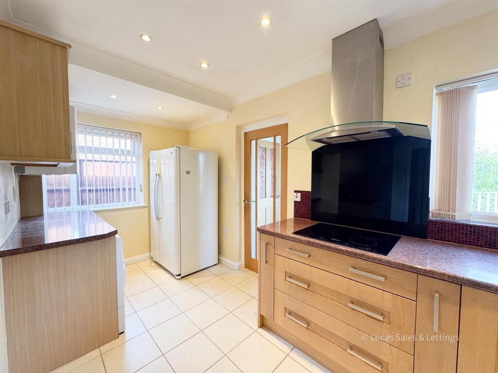 3 Larch Rd Kettering-17.jpg