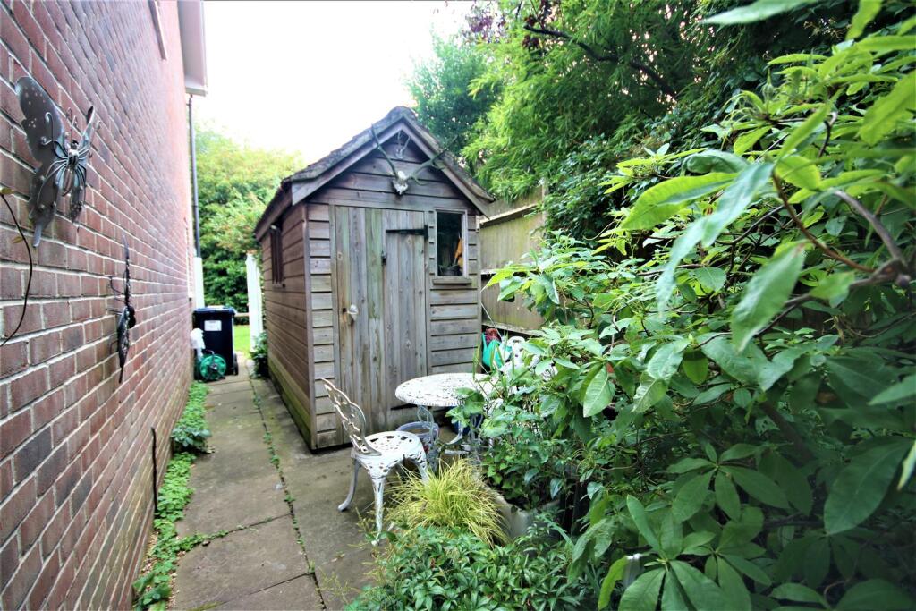 12FT AREA TO SIDE OF PROPERTY