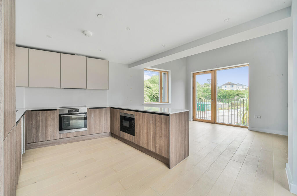 1315344-3-685a958...