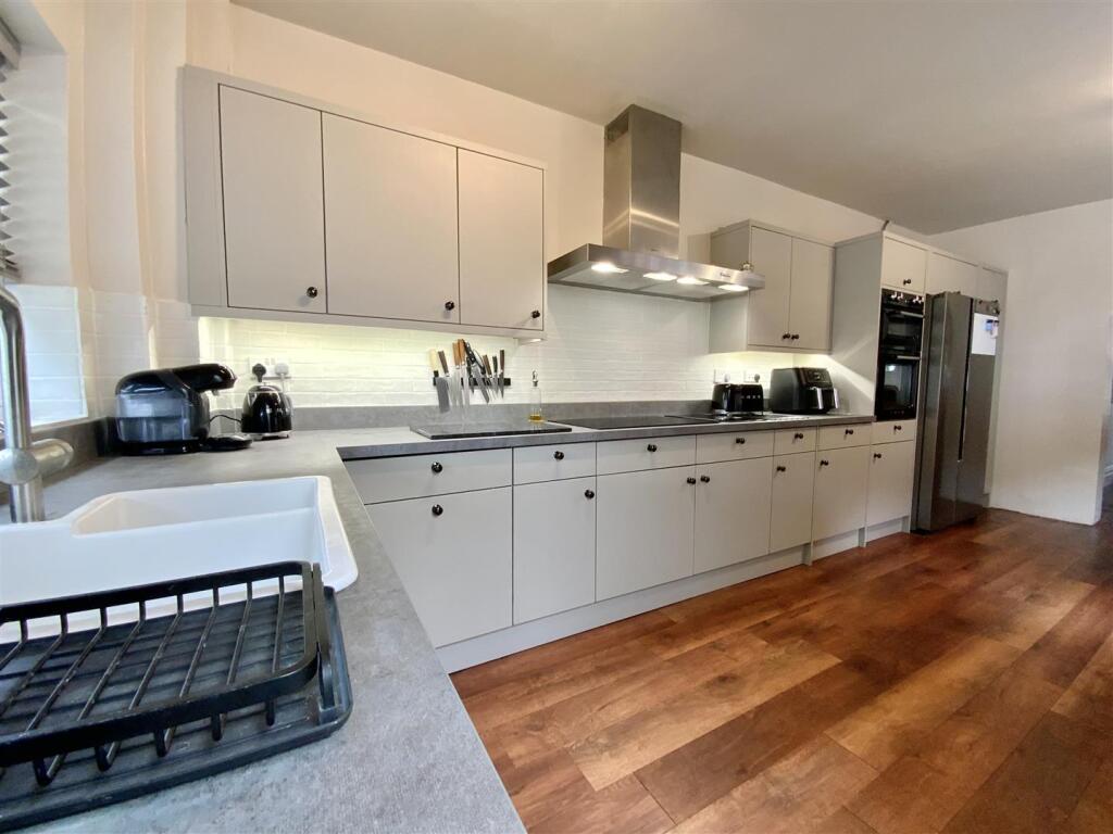 Kitchen/ Breakfast Room