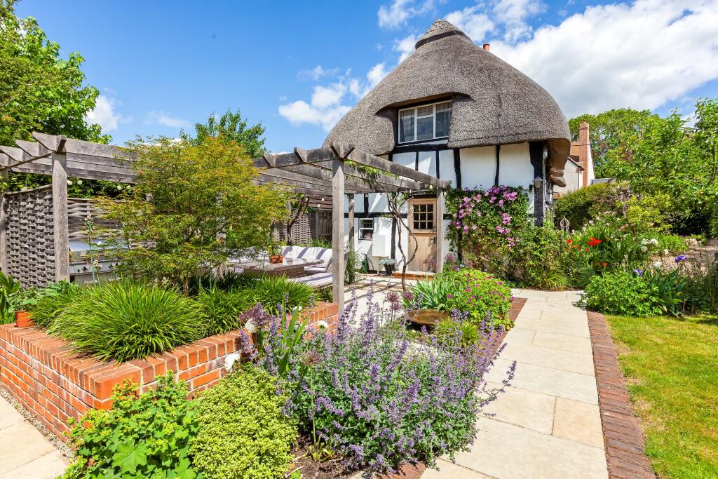 Garden/Side Aspect