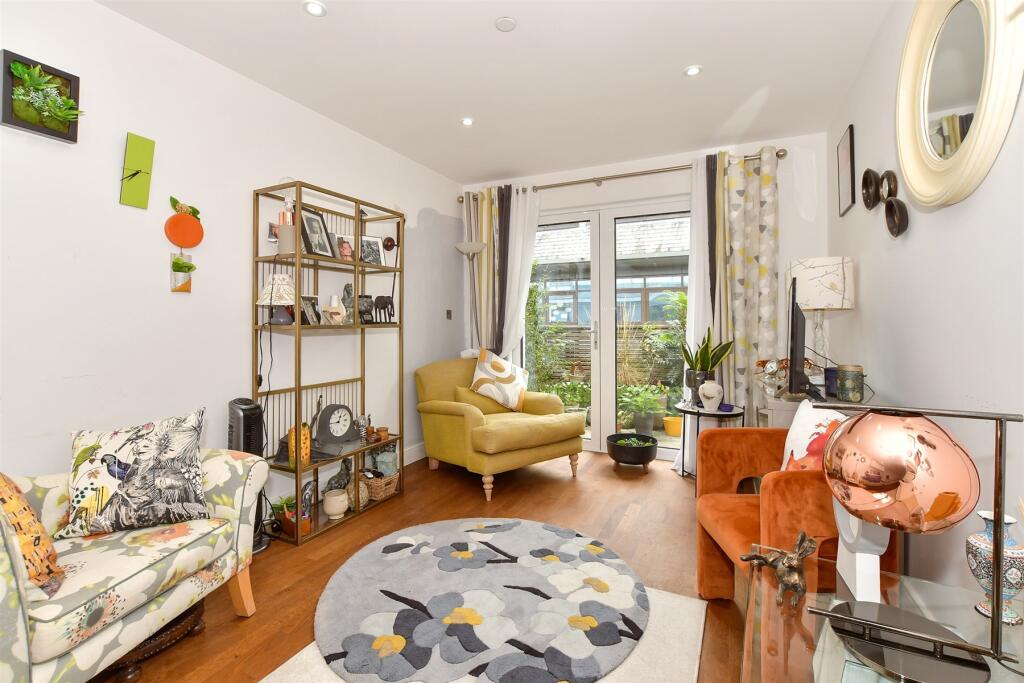 Lounge/Kitchen