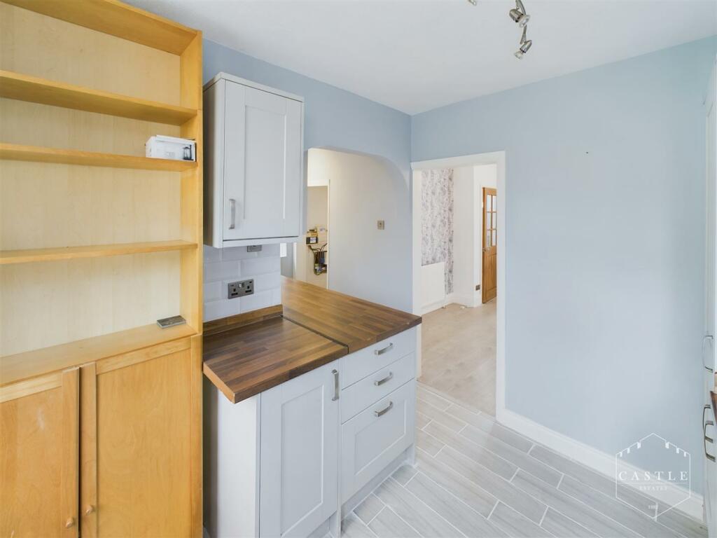 L-Shaped Kitchen