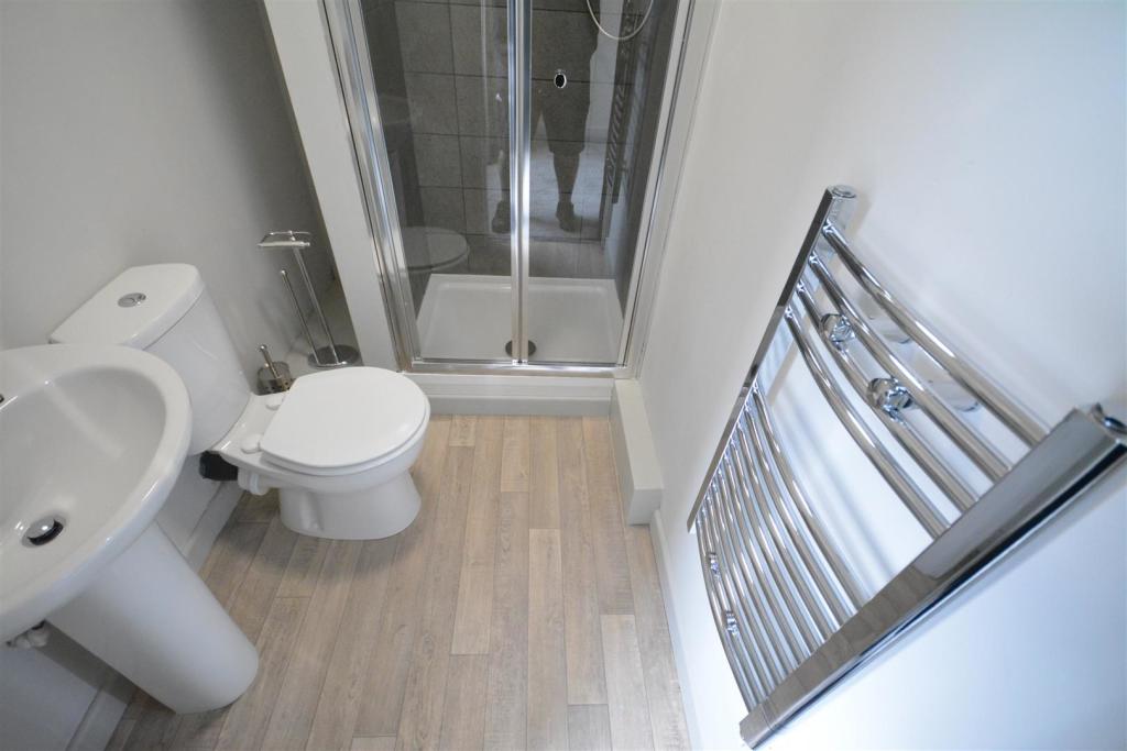 Bedroom 7 - En-suite