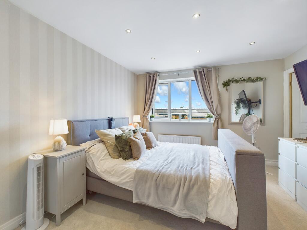 CAM03162G0-PR0130-STILL018