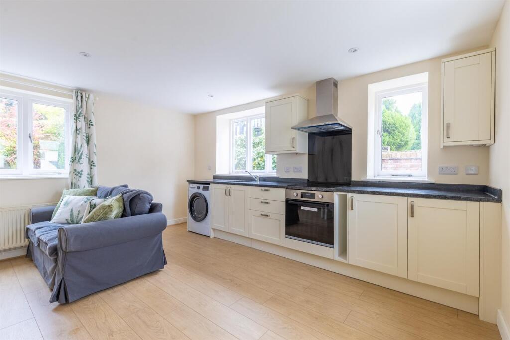 8BroxtonHallMews-4.jpg