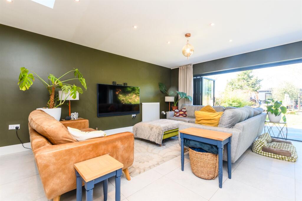 	Kitchen/Diner/Lounge