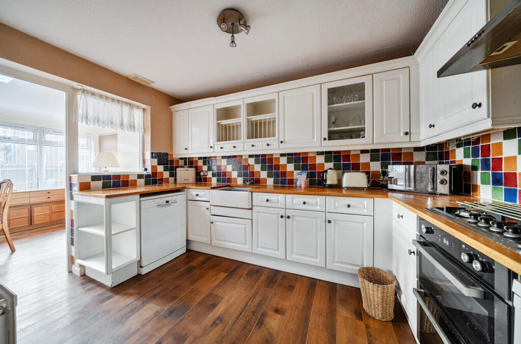 1384083-18-692427...