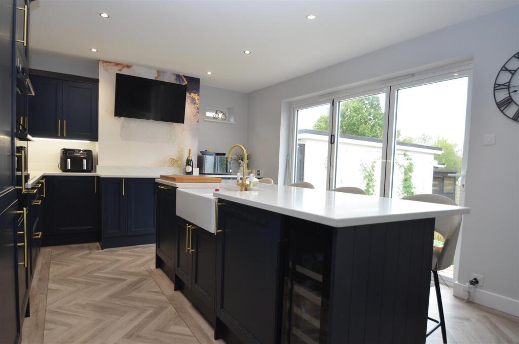Kitchen/Breakfast Area