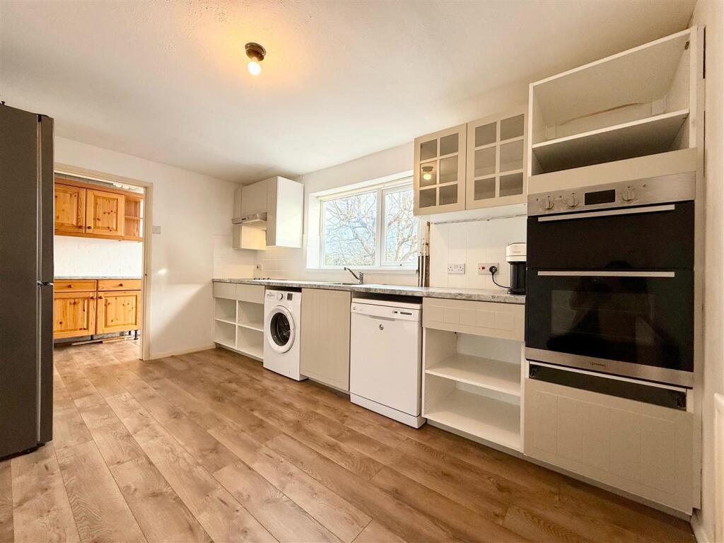 Kitchen (5).jpg