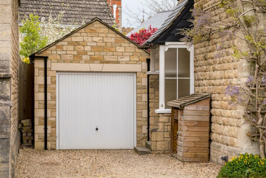 4 - 4 Victoria Road - GL7 1EN - Web.jpg