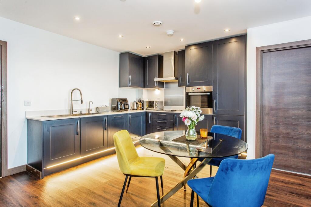 Kitchen/Dining Space