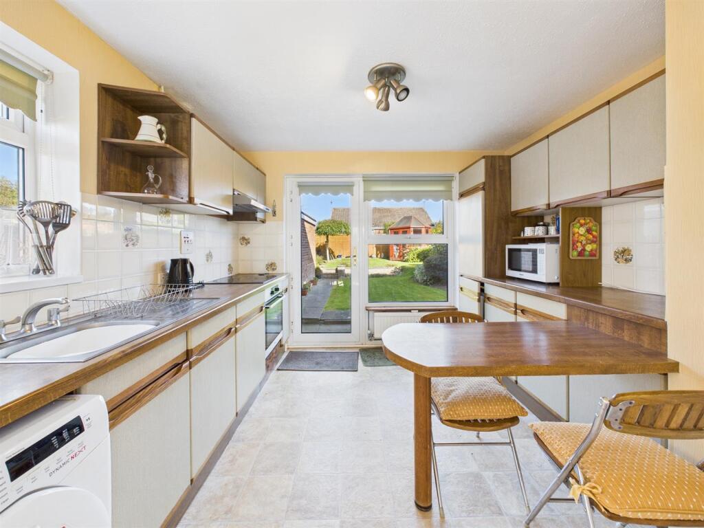 Kitchen: