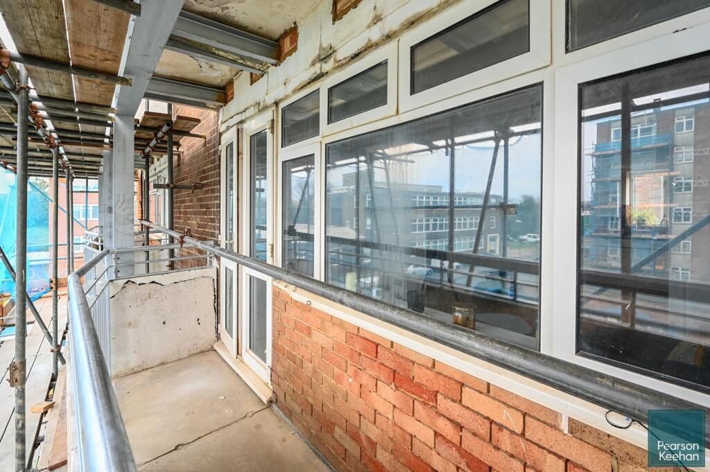 64 Coates Court, BN42 (1).jpg