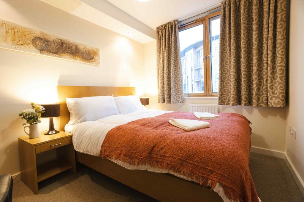 A cozy double bedroom featuring a comfortable b...