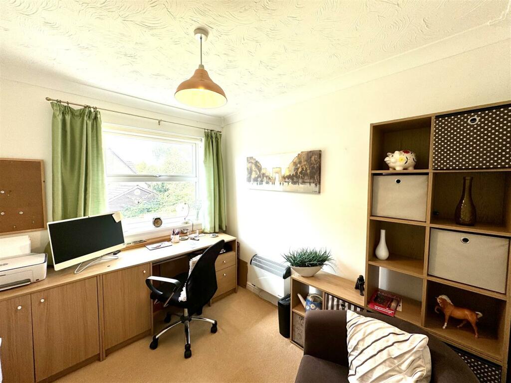 BEDROOM 4