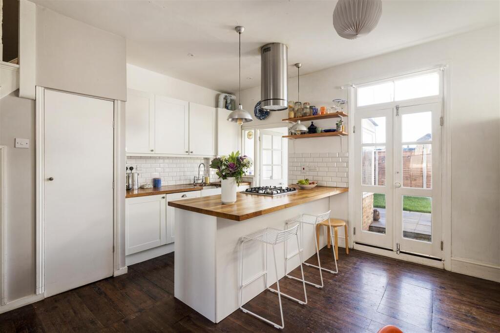 Dagenham Road, E10