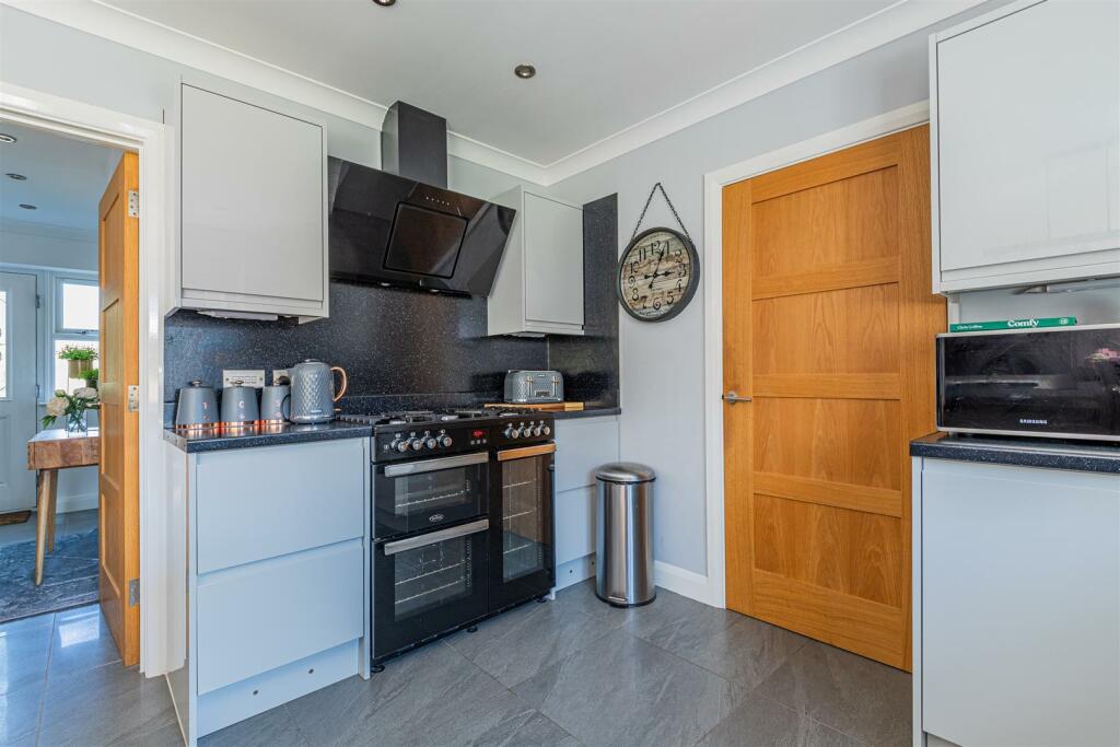 Mountain Road 10-33.jpg