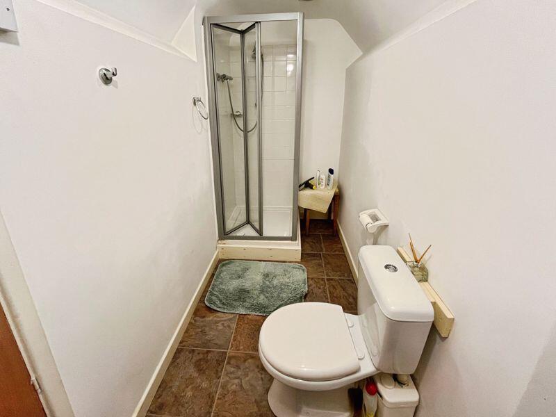 En suite to bed 2