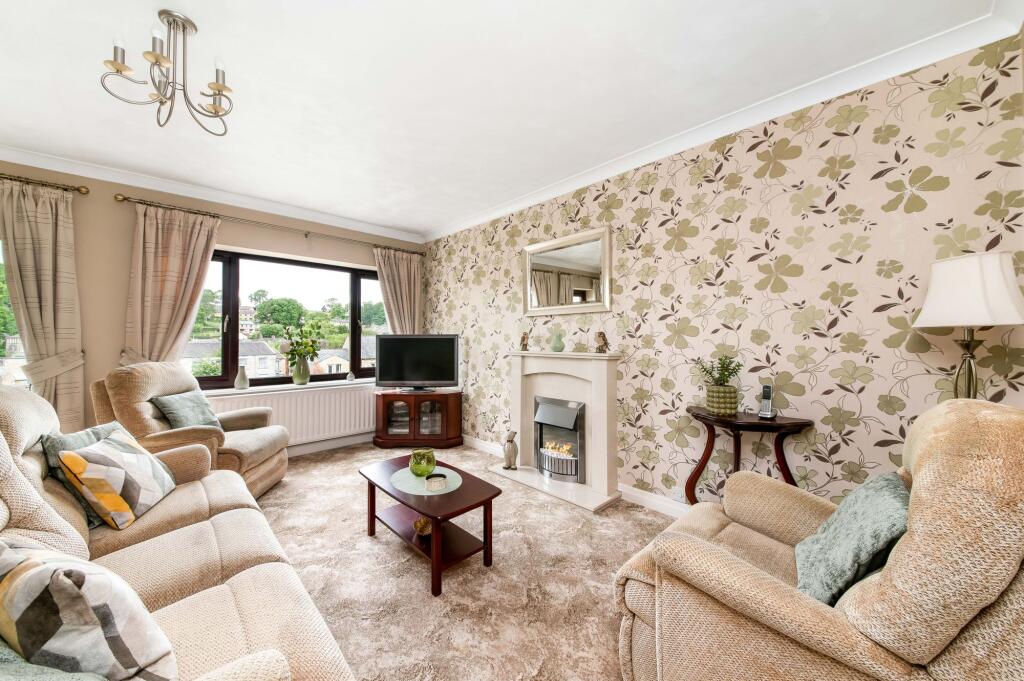 OPEN-PLAN LIVING DINING ROOM