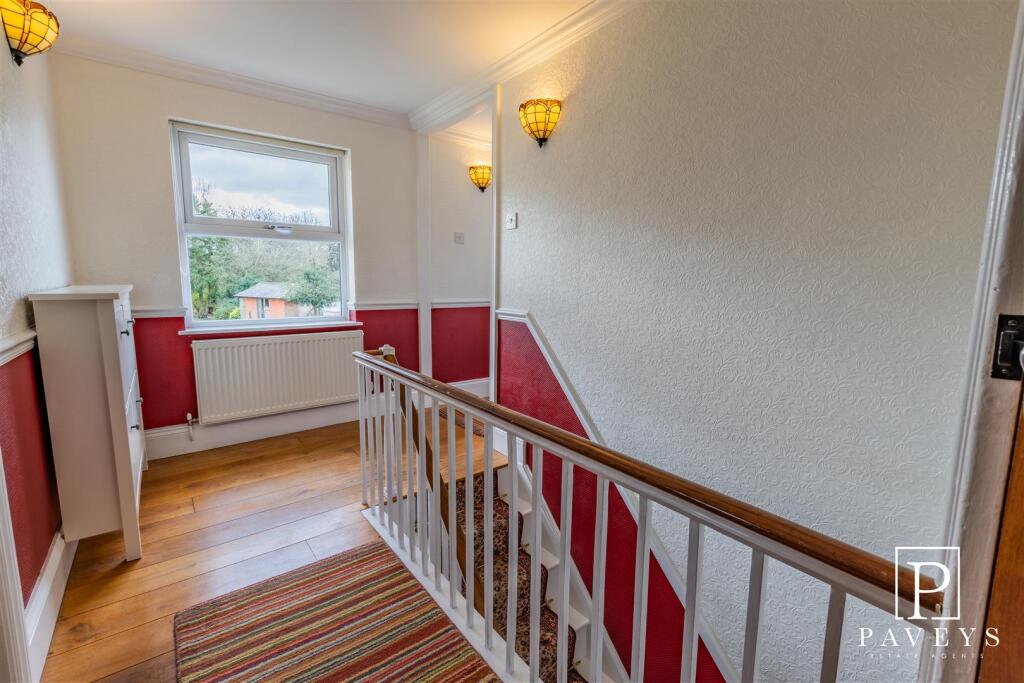 FIRST FLOOR LANDING