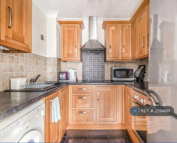 Fully Fitted Kitchen