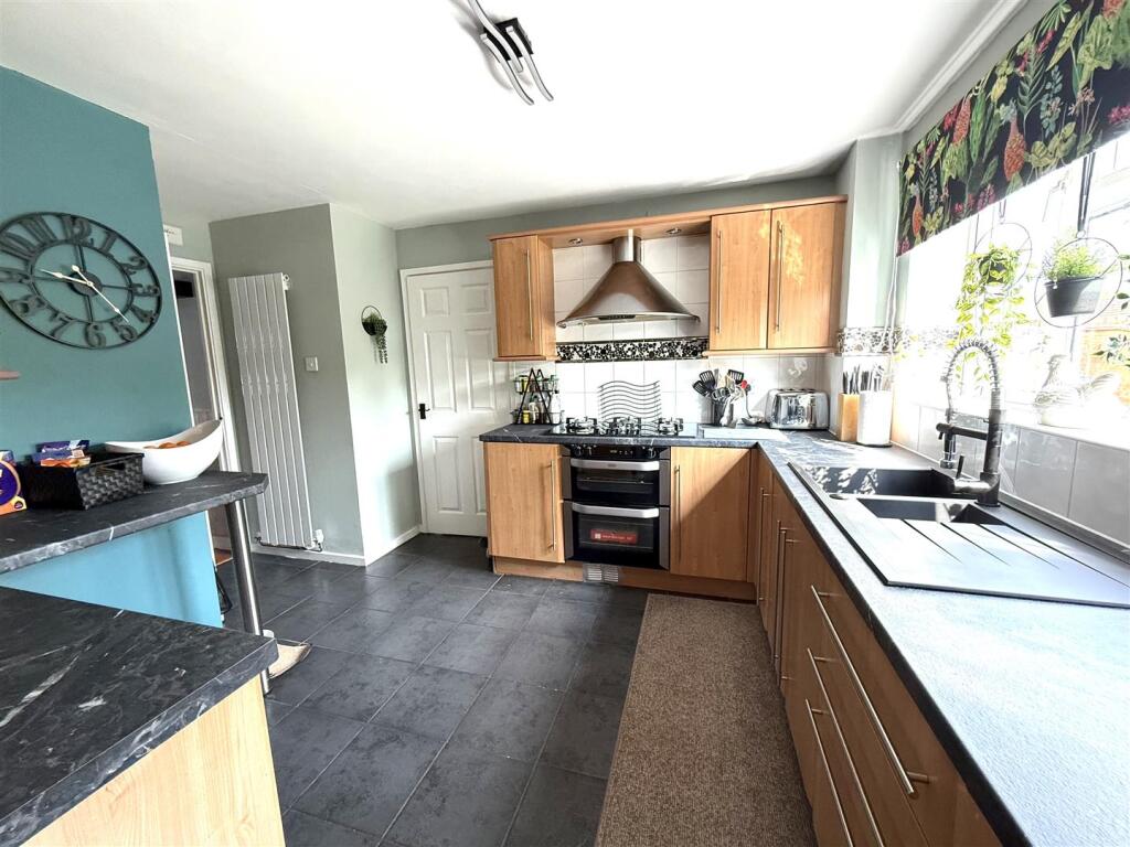 1 THORN CLOSE KIT 3.jpeg