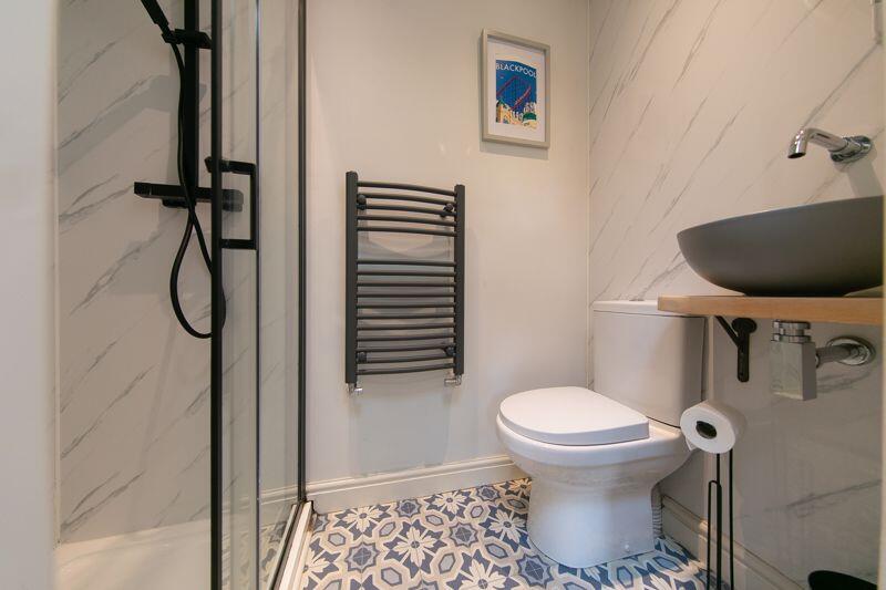 Ground floor bedroom 1 en-suite